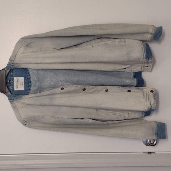 Forever 21 Oversized Denim Trucker Jacket size XS - Picture 16 of 16